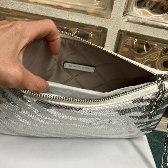 Michael Kors Empire OPT/Silver MD Chain pouchette - Picture 12 of 12